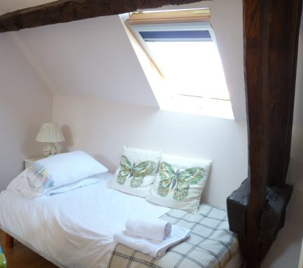 Single bed in the larger bedroom Single bed in the larger bedroom